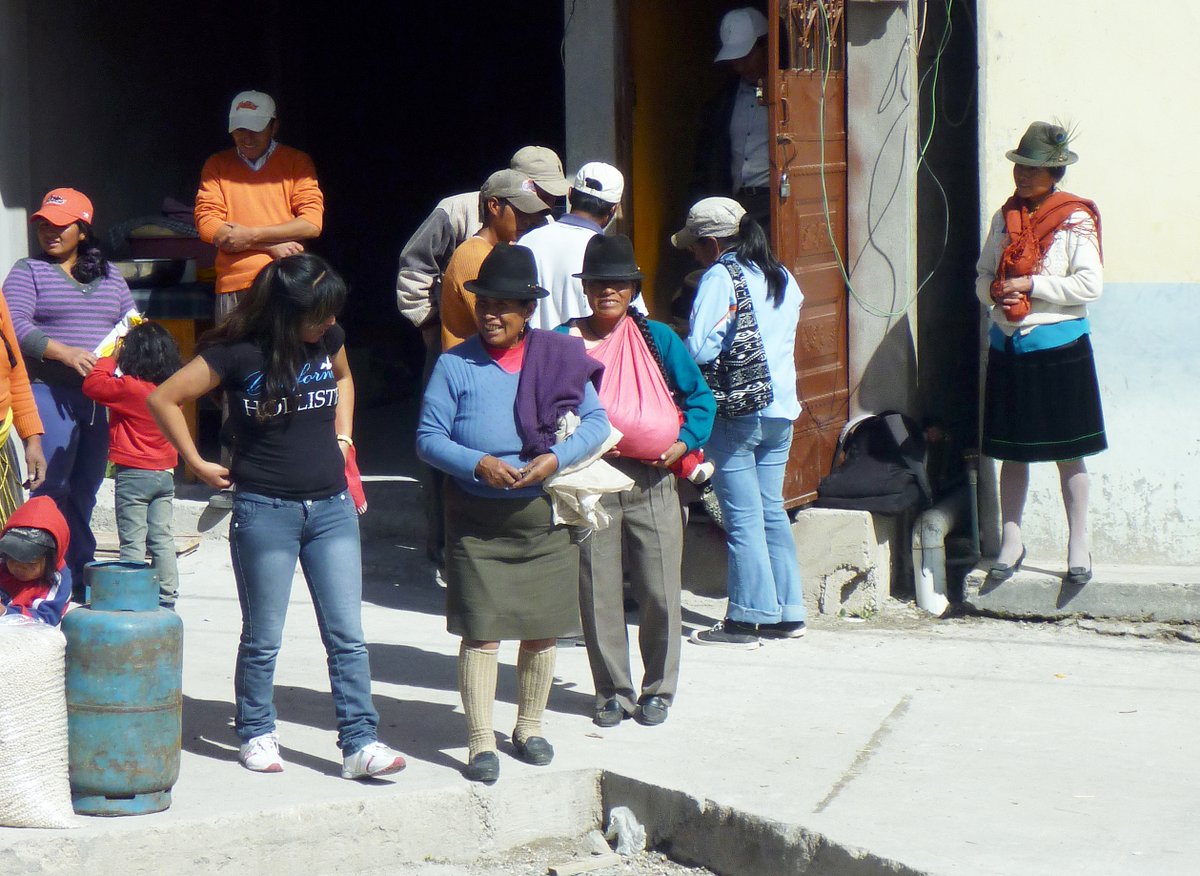 Locals gossiping, Ecuador Locals gossiping, Ecuador