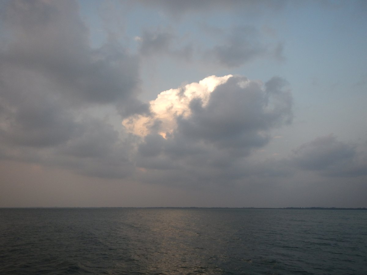 A Thunderstorm Approaches A Thunderstorm Approaches